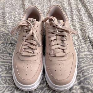 Nike Air Force 1 Pixel